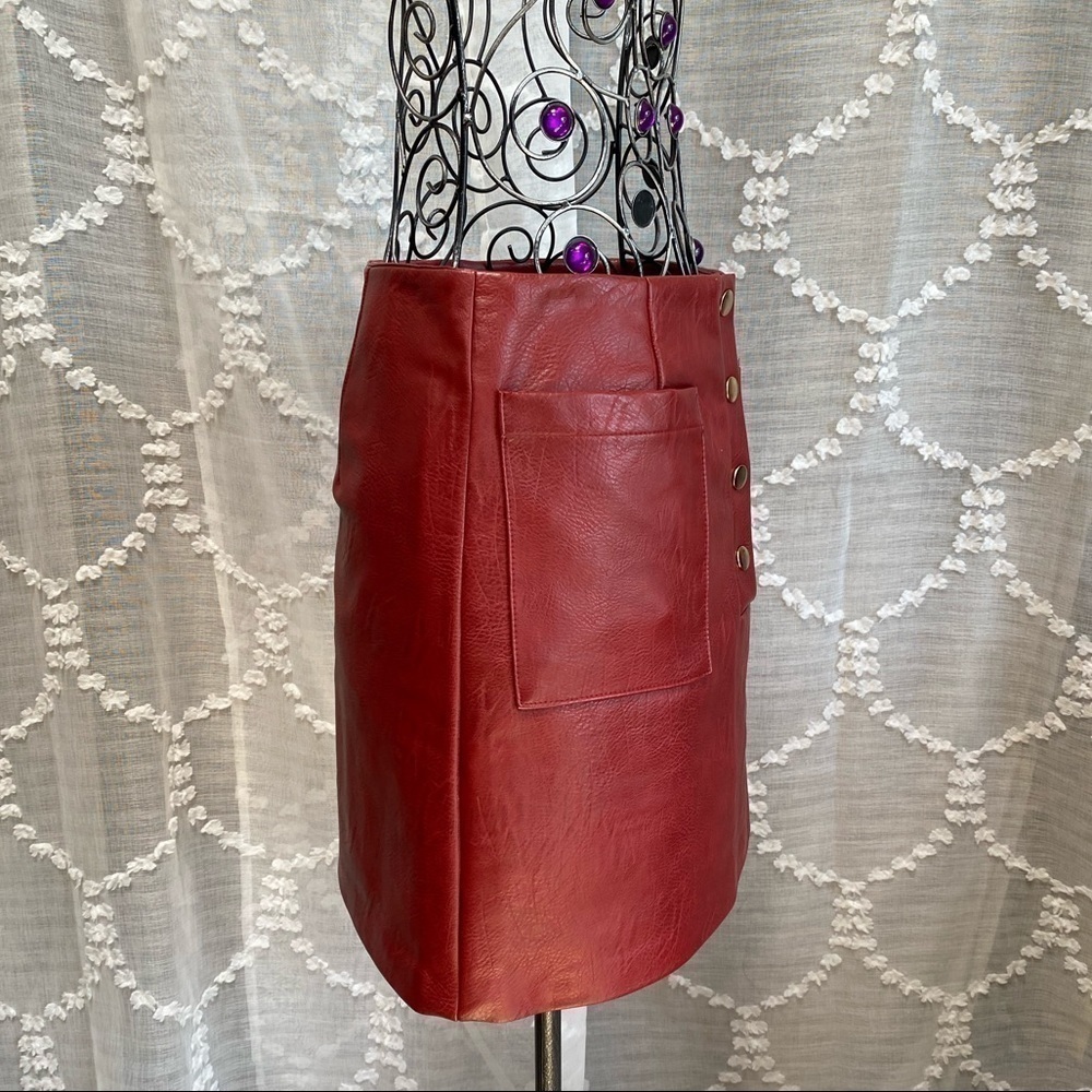 Forever21 mini red faux leather skirt size S - Picture 5 of 8